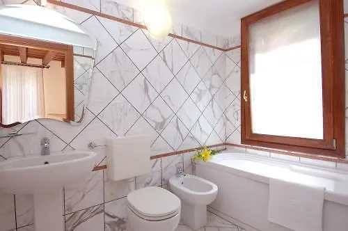 Ca' Dei Leoni Hotel Veneza 3*,